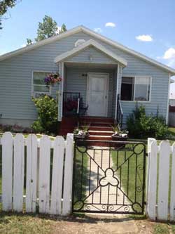 Call Sue Lynn 307-231-4276 or email creeksiderealty@cox.net, 617 W. Pine, Pinedale, WY 82941 for more information.