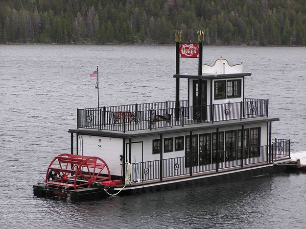 Half Moon Paddlewheeler. Photo by Pinedale Online.