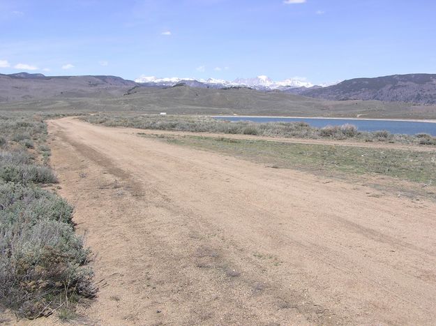 Road is dry all around lake. Photo by Pinedale Online.
