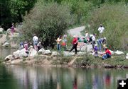 Lots of help fishing. Photo by Pinedale Online.