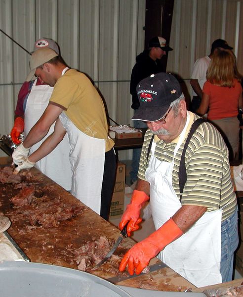 Cutting Beef. Photo by Pinedale Online.