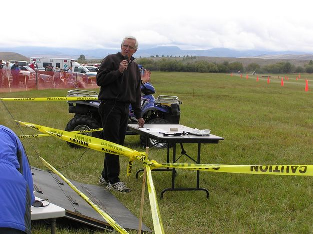 Announcer Tom. Photo by Pinedale Online.