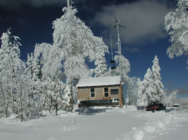 Warming Hut. Photo by Pinedale Online.