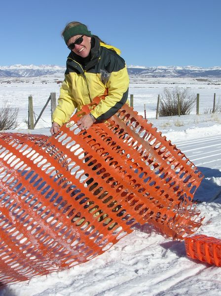 Putting fencing up. Photo by Dawn Ballou, Pinedale Online.