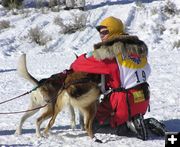 Talking to the dogs. Photo by Pinedale Online.