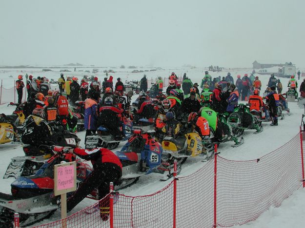 Lined up ready to race. Photo by Pinedale Online.