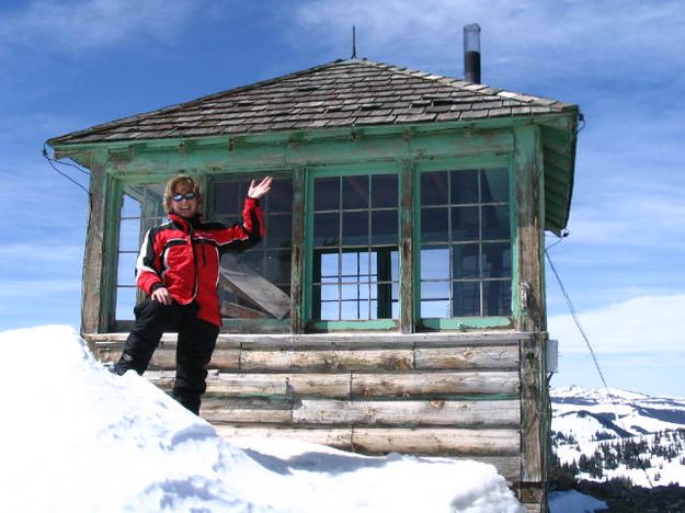 Prospect Peak Lookout. Photo by Debbee Woyciesjes .