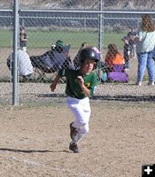 Running to first base. Photo by Pinedale Online.