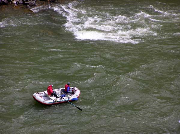 Rafting the Snake River. Photo by Pinedale Online.