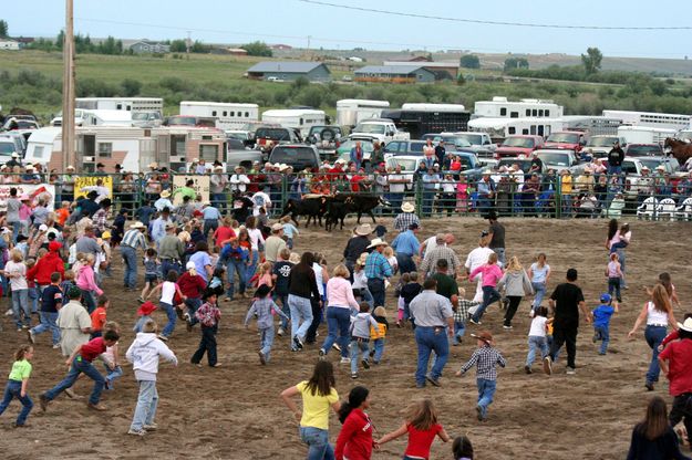 Calf Scramble. Photo by Pinedale Online.