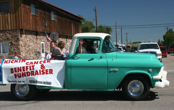 Kickin Cancer Float. Photo by Pinedale Online.