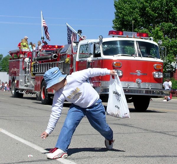 Picking up Candy. Photo by Pinedale Online.