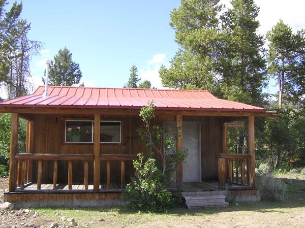 Hunters Cabin. Photo by Pinedale Online.