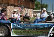 Cattlewomen Float. Photo by Pinedale Online.