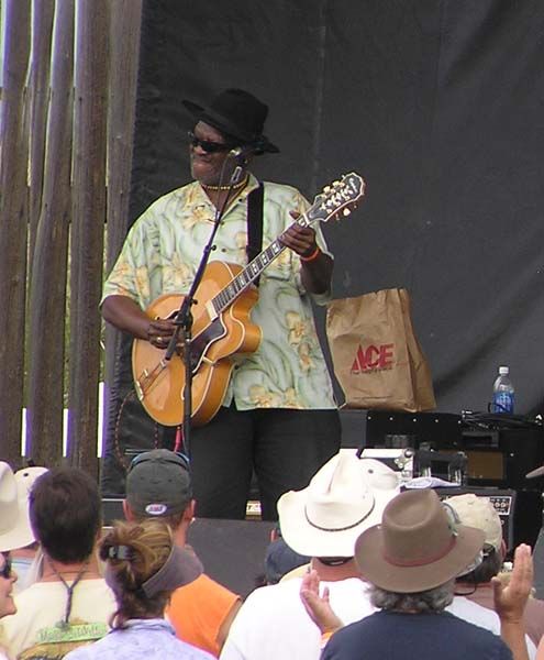 Taj Mahal. Photo by Dawn Ballou, Pinedale Online.