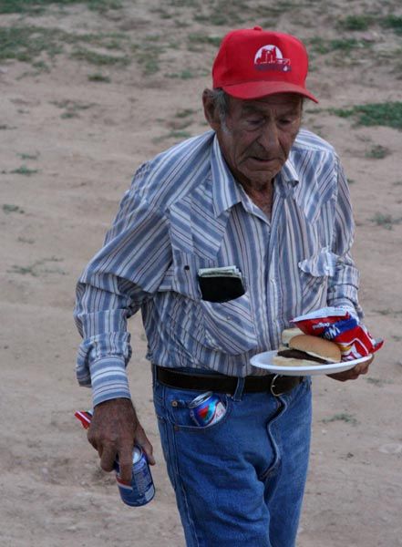 Enjoying the rodeo. Photo by Pinedale Online.