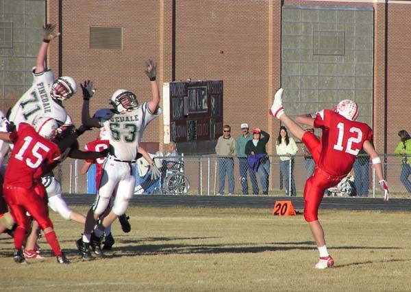 Attempt to block. Photo by Dawn Ballou, Pinedale Online.