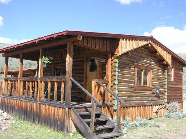 Rustic Log Cabin. Photo by Pinedale Online.