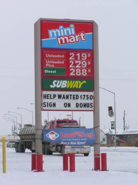 Gas price drop. Photo by Dawn Ballou, Pinedale Online.