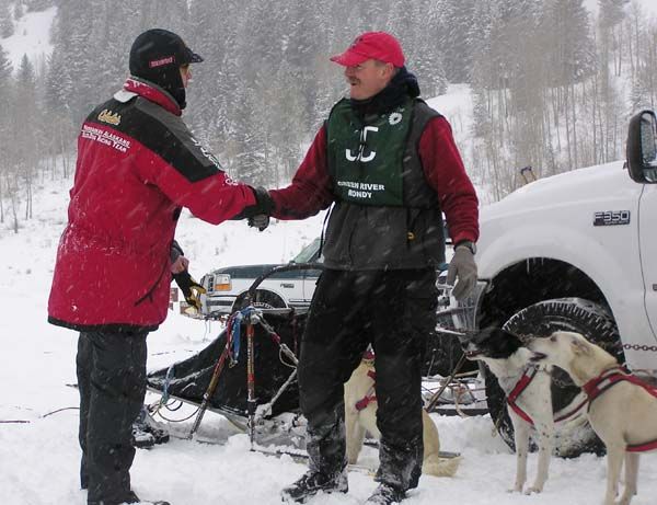 Friends meet. Photo by Dawn Ballou, Pinedale Online.