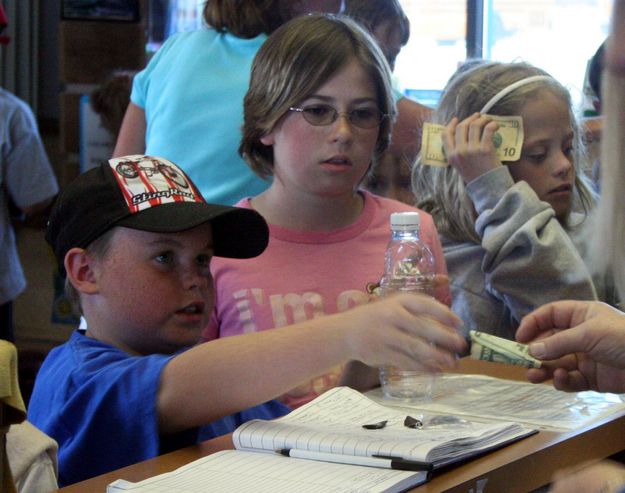 Buying an Arrowhead. Photo by Pinedale Online.