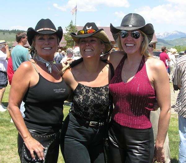 Cowgirls. Photo by Pinedale Online.