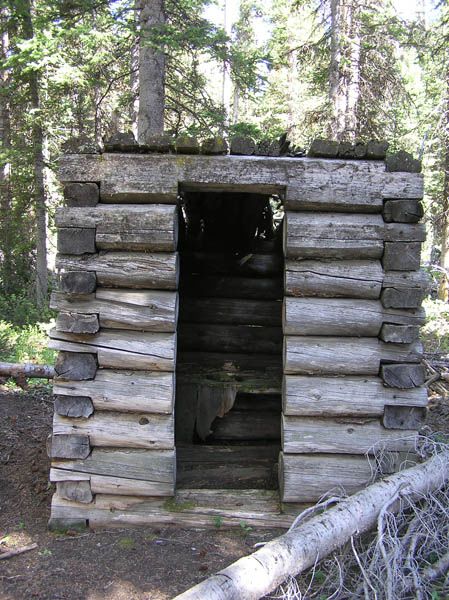 Tie hack outhouse. Photo by Dawn Ballou, Pinedale Online.