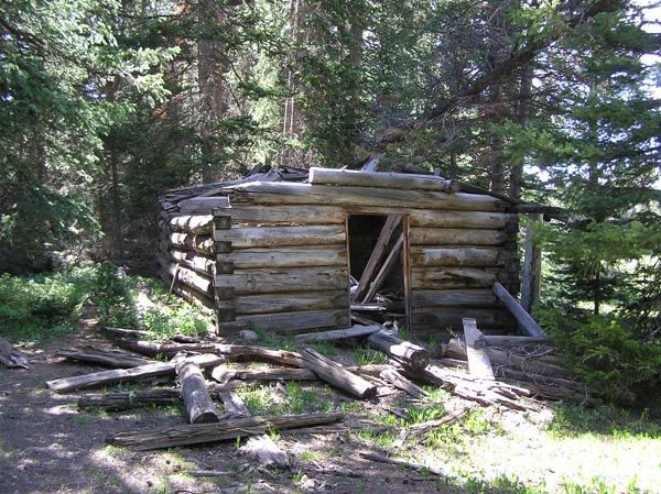 Tie hack cabin. Photo by Dawn Ballou, Pinedale Online.