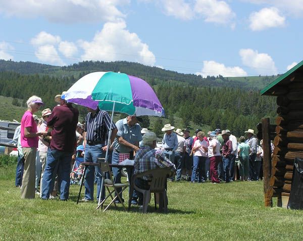 Waiting in line. Photo by Pinedale Online.