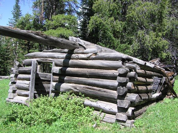 Old Tie Hack Cabin. Photo by Dawn Ballou, Pinedale Online.