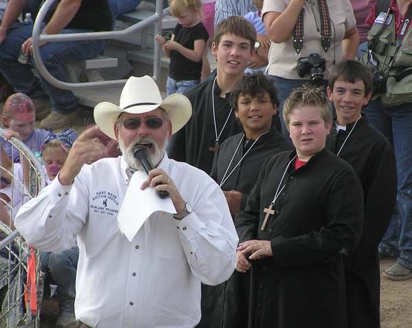 Auctioning the Saint Pigs. Photo by Dawn Ballou, Pinedale Online.