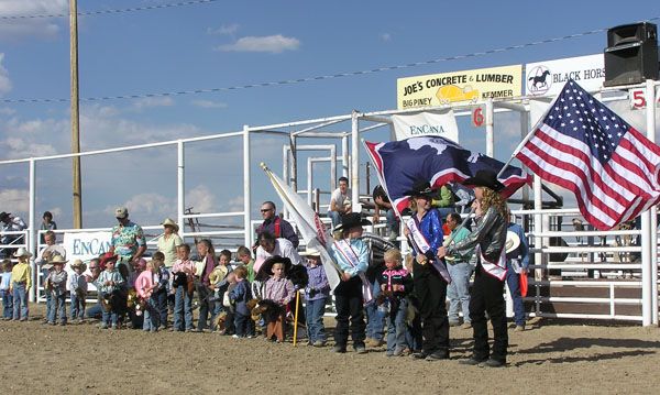 Little Buckaroos Grand Entry. Photo by Dawn Ballou, Pinedale Online.