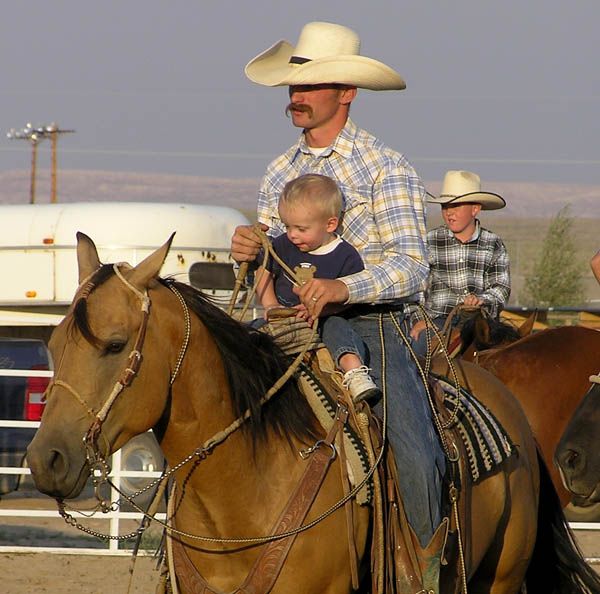 Family of cowboys. Photo by Dawn Ballou, Pinedale Online.