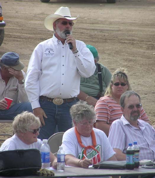 Auctioneer and staff. Photo by Dawn Ballou, Pinedale Online.