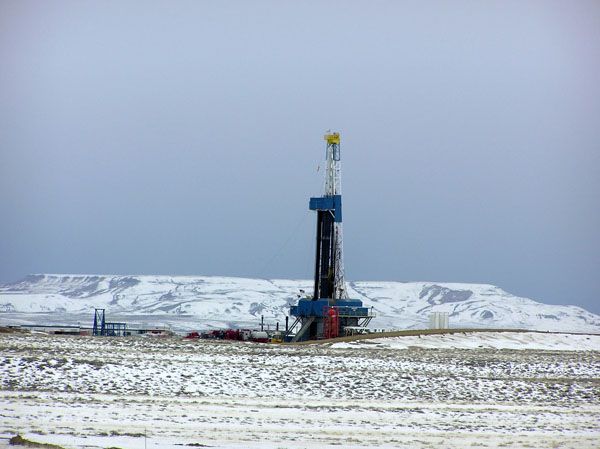 Winter drilling. Photo by Dawn Ballou, Pinedale Online.