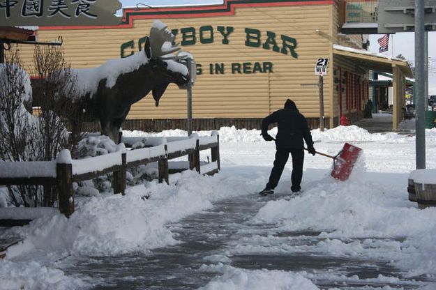 Digging Out. Photo by Clint Gilchrist, Pinedale Online!.