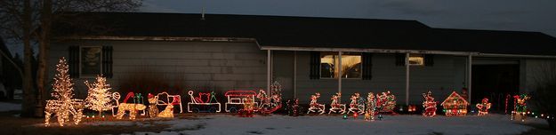 Holiday Christmas Lights. Photo by Pam McCulloch, Pinedale Online.