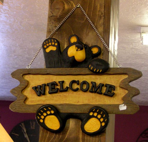 Beary Welcome. Photo by Dawn Ballou, Pinedale Online.