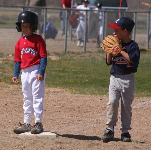 Little League Baseball. Photo by Dawn Ballou, Pinedale Online.