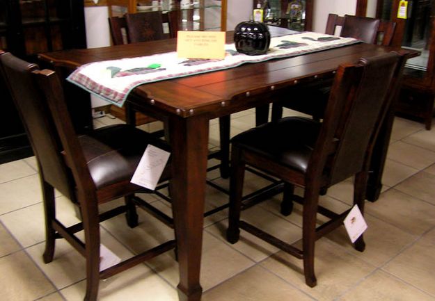 Dining Room Sets. Photo by Dawn Ballou, Pinedale Online.