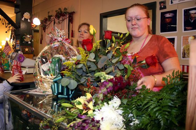 Getting ready for shoppers. Photo by Pam McCulloch, Pinedale Online.