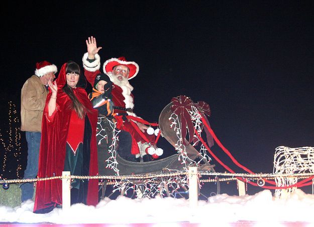 Santa in the parade. Photo by Pam McCulloch, Pinedale Online.