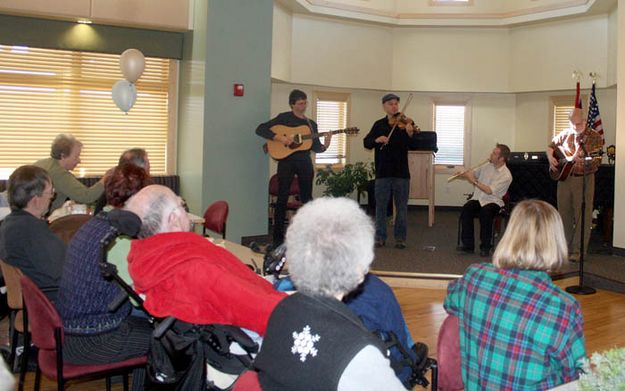 Playing for Senior Center. Photo by Pam McCulloch, Pinedale Online.