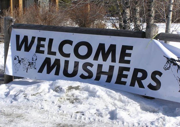 Welcome Mushers. Photo by Dawn Ballou, Pinedale Online.