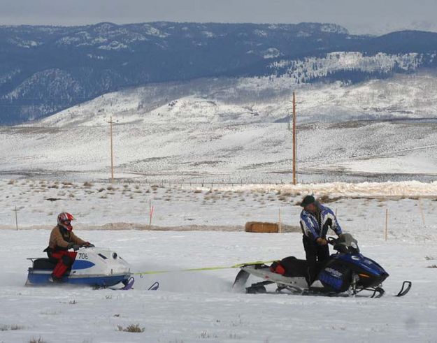 706 gets a tow. Photo by Clint Gilchrist, Pinedale Online.