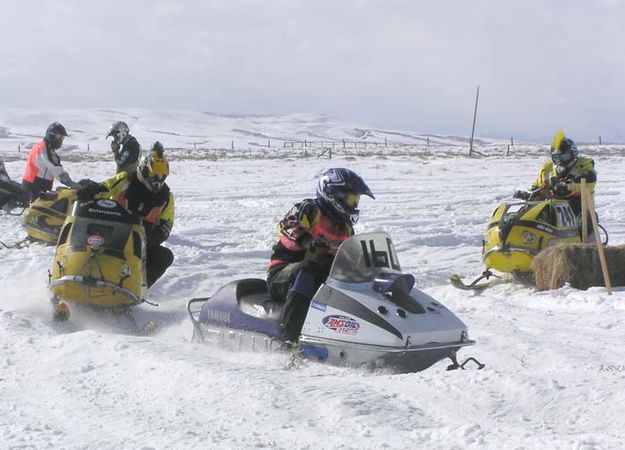 Around the turn. Photo by Dawn Ballou, Pinedale Online.