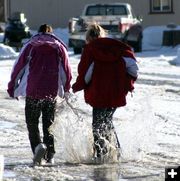 Splashin. Photo by Pam McCulloch, Pinedale Online.