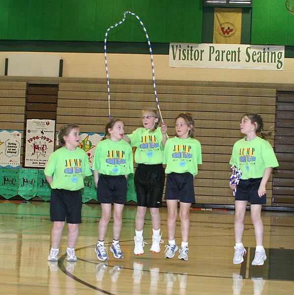 5 Girls 1 Rope. Photo by Pam McCulloch, Pinedale Online.