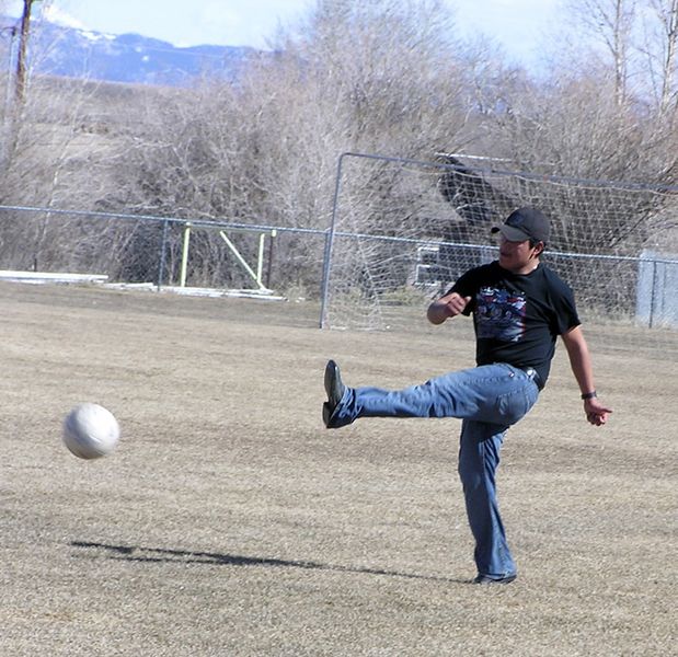 Kick. Photo by Dawn Ballou, Pinedale Online.