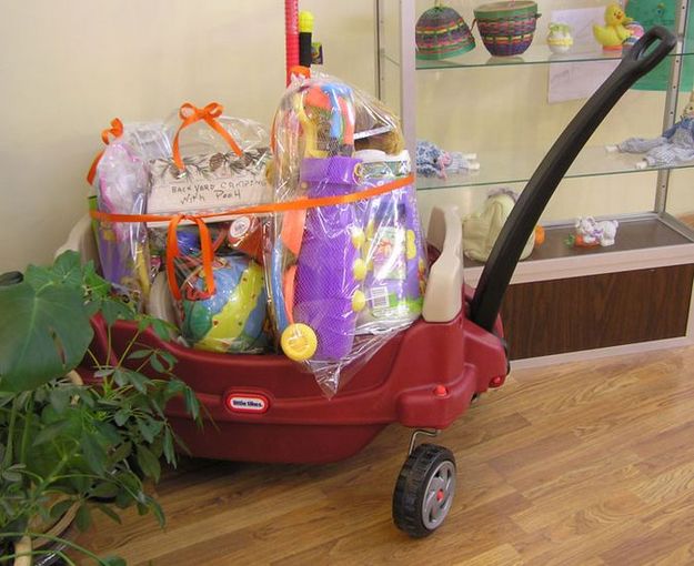 Wagon Easter Basket. Photo by Dawn Ballou, Pinedale Online.